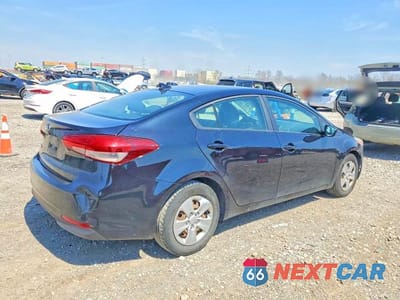 Trzecie zdjęcie samochodu z tyłu: 2017 KIA FORTE LX VIN:3KPFL4A75HE049315 - miniatura