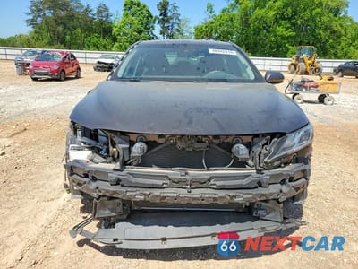 Piąte zdjęcie samochodu w środku: 2018 TOYOTA CAMRY LE VIN:4T1B11HK5JU058323 - miniatura