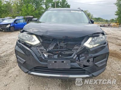 Piąte zdjęcie samochodu w środku: 2018 NISSAN ROGUE SV VIN:5N1AT2MV8JC797977 - miniatura
