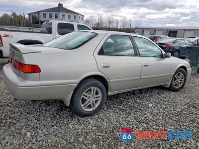 Trzecie zdjęcie samochodu z tyłu: 2001 TOYOTA CAMRY LE VIN:4T1BG22K21U105143 - miniatura