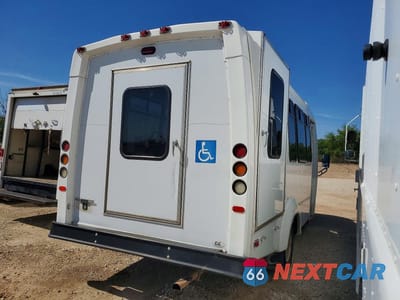 Trzecie zdjęcie samochodu z tyłu: 2016 FORD E350 SHUTTLE BUS VIN:1FDEE3FL3GDC24131 - miniatura