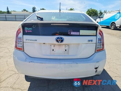 Zdjęcie 6 z 12 samochodu: 2015 TOYOTA PRIUS TWO VIN:JTDKN3DU6F1911347 - miniatura