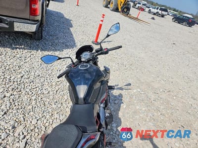 Zdjęcie 6 z 9 samochodu: 2019 KAWASAKI ZR900 VIN:JKAZR2A19KA003728 - miniatura