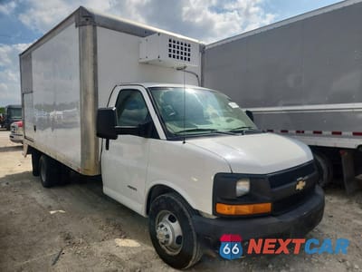 Czwarte zdjęcie samochodu z boku: 2016 CHEVROLET EXPRESS G4500 VIN:1GB6GUCG7G1208956 - miniatura