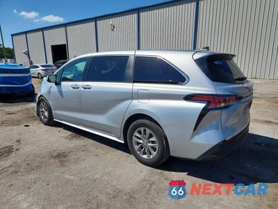Drugie zdjęcie samochodu z przodu: 2022 TOYOTA SIENNA XLE VIN:5TDYRKEC1NS114813 - miniatura