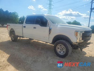 Czwarte zdjęcie samochodu z boku: 2019 FORD F350 SUPER DUTY VIN:1FT8W3B62KEG13859 - miniatura