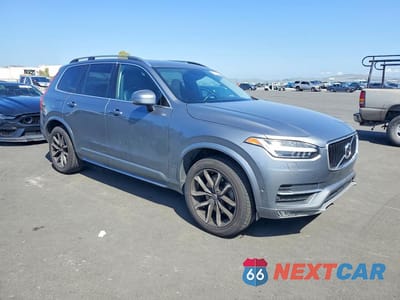 Czwarte zdjęcie samochodu z boku: 2017 VOLVO XC90 T6 VIN:YV4A22PK8H1105194 - miniatura