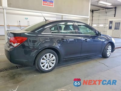 Trzecie zdjęcie samochodu z tyłu: 2011 CHEVROLET CRUZE LS VIN:1G1PC5SH8B7308347 - miniatura