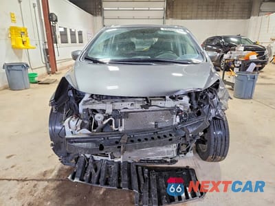 Piąte zdjęcie samochodu w środku: 2018 NISSAN VERSA NOTE SV VIN:3N1CE2CP4JL359510 - miniatura