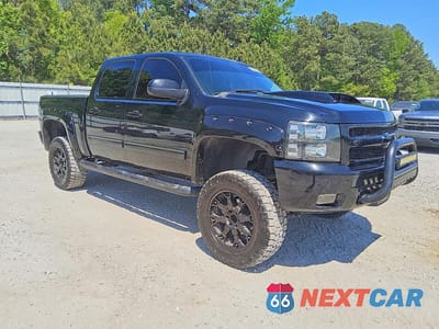 Czwarte zdjęcie samochodu z boku: 2013 CHEVROLET SILVERADO K1500 LT VIN:3GCPKSE2XDG234520 - miniatura