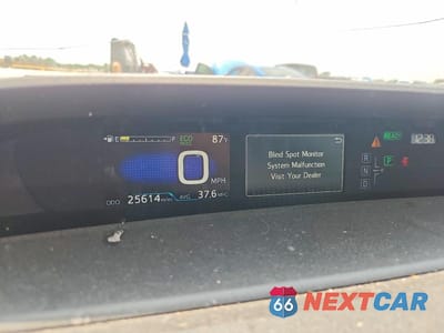 Zdjęcie 9 z 12 samochodu: 2018 TOYOTA PRIUS FOUR TOURING VIN:JTDKARFU3J3066031 - miniatura