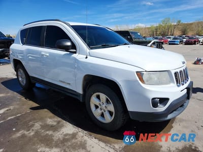 Czwarte zdjęcie samochodu z boku: 2014 JEEP COMPASS SPORT VIN:1C4NJCBA0ED595085 - miniatura