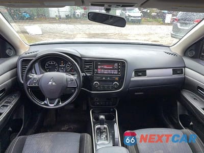 Zdjęcie 9 z 10 samochodu: 2018 MITSUBISHI OUTLANDER SE VIN:JA4AD3A34JZ001551 - miniatura