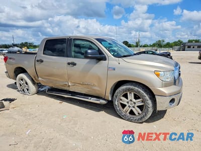 Czwarte zdjęcie samochodu z boku: 2007 TOYOTA TUNDRA CREWMAX SR5 VIN:5TBEV541X7S464727 - miniatura