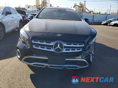 Piąte zdjęcie samochodu w środku: 2019 MERCEDES-BENZ GLA 250 VIN:WDCTG4EB1KU013453 - miniatura