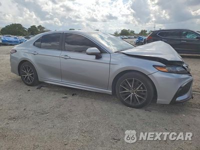 Czwarte zdjęcie samochodu z boku: 2021 TOYOTA CAMRY SE VIN:4T1G11AK6MU471615 - miniatura