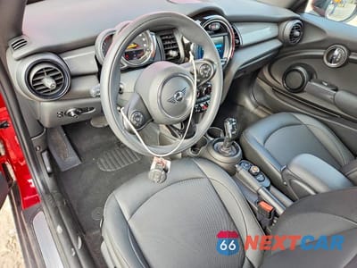 Zdjęcie 8 z 12 samochodu: 2021 MINI COOPER VIN:WMWXR3C02M2N39518 - miniatura