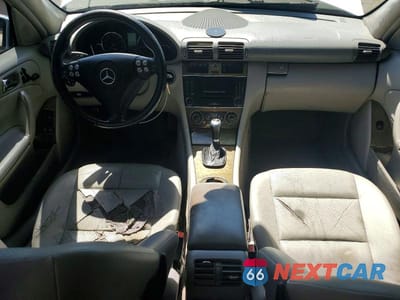 Zdjęcie 8 z 12 samochodu: 2007 MERCEDES-BENZ C 230 VIN:WDBRF52HX7A918394 - miniatura