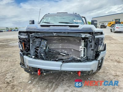 Piąte zdjęcie samochodu w środku: 2024 GMC SIERRA K2500 AT4 VIN:1GT49PEY3RF332605 - miniatura