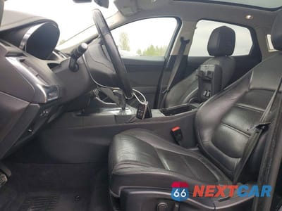 Zdjęcie 7 z 13 samochodu: 2018 JAGUAR E-PACE SE VIN:SADFP2FX1J1Z32911 - miniatura