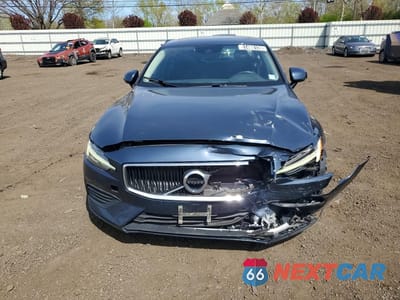 Piąte zdjęcie samochodu w środku: 2019 VOLVO S60 T6 MOMENTUM VIN:7JRA22TK3KG008645 - miniatura