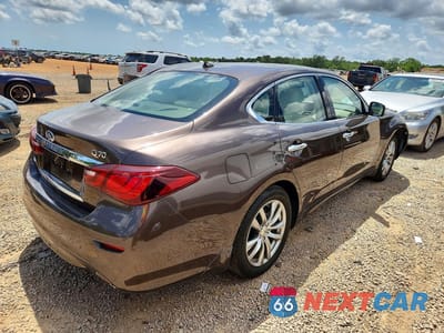 Trzecie zdjęcie samochodu z tyłu: 2019 INFINITI Q70 3.7 LUXE VIN:JN1BY1AR2KM585019 - miniatura