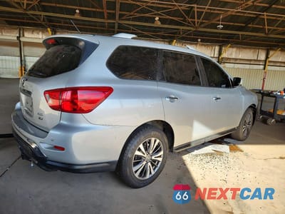 Trzecie zdjęcie samochodu z tyłu: 2018 NISSAN PATHFINDER SV VIN:5N1DR2MM0JC625946 - miniatura