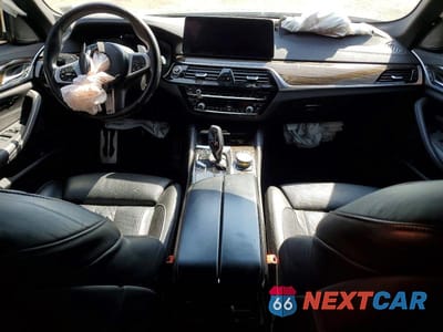 Zdjęcie 8 z 12 samochodu: 2021 BMW M550XI VIN:WBA13BK00MCF05464 - miniatura