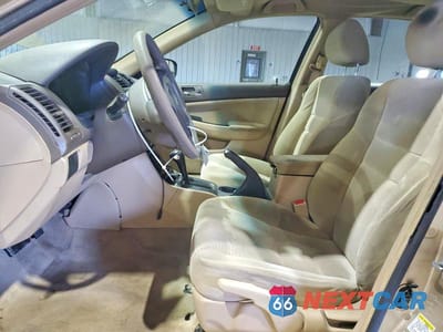 Zdjęcie 7 z 12 samochodu: 2005 HONDA ACCORD LX VIN:1HGCM56425A178326 - miniatura