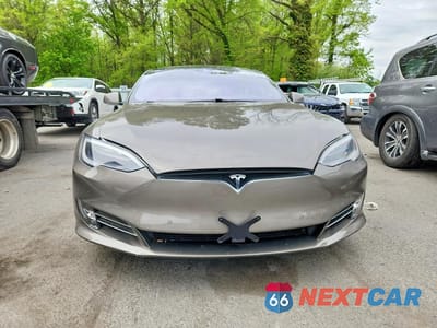Piąte zdjęcie samochodu w środku: 2016 TESLA MODEL S VIN:5YJSA1E1XGF159181 - miniatura