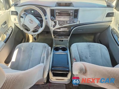 Zdjęcie 8 z 13 samochodu: 2011 TOYOTA SIENNA LE 8-PASSENGER VIN:5TDKA3DC9BS006343 - miniatura