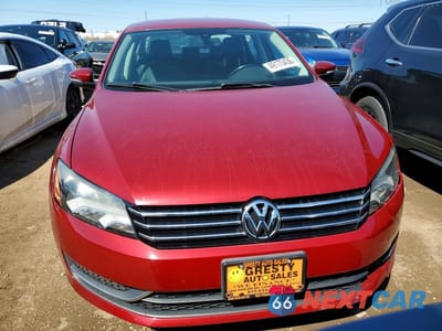 Piąte zdjęcie samochodu w środku: 2015 VOLKSWAGEN PASSAT S VIN:1VWAT7A31FC034403 - miniatura
