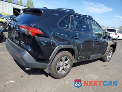 Trzecie zdjęcie samochodu z tyłu: 2024 TOYOTA RAV4 HYBRID XLE VIN:JTMRWRFV3RD209462 - miniatura