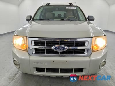 Piąte zdjęcie samochodu w środku: 2008 FORD ESCAPE XLT VIN:1FMCU03148KB50713 - miniatura