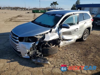 2017 TOYOTA HIGHLANDER XLE 5TDJZRFH0HS377612 - główne zdjęcie licytacji z USA - miniatura