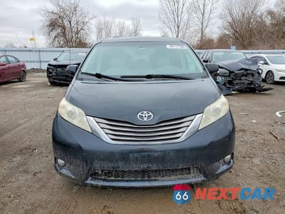 Piąte zdjęcie samochodu w środku: 2011 TOYOTA SIENNA XLE 8-PASSENGER VIN:5TDYK3DC4BS075951 - miniatura