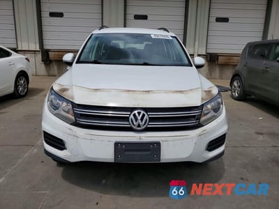 Piąte zdjęcie samochodu w środku: 2016 VOLKSWAGEN TIGUAN S VIN:WVGAV7AX0GW540736 - miniatura
