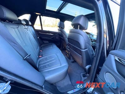 Zdjęcie 6 z 10 samochodu: 2018 BMW X5 XDRIVE50I VIN:5UXKR6C55J0U15260 - miniatura
