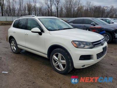 Czwarte zdjęcie samochodu z boku: 2012 VOLKSWAGEN TOUAREG V6 VIN:WVGFF9BP5CD001791 - miniatura