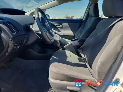 Zdjęcie 7 z 12 samochodu: 2015 TOYOTA PRIUS TWO VIN:JTDKN3DU6F1911347 - miniatura