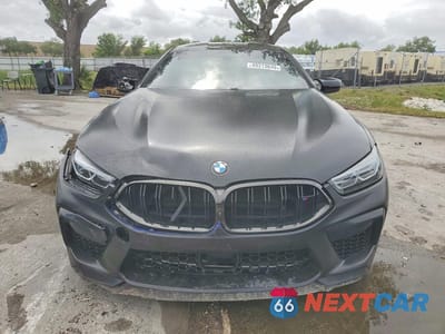 Piąte zdjęcie samochodu w środku: 2022 BMW M8 VIN:WBSGV0C03NCH18297 - miniatura