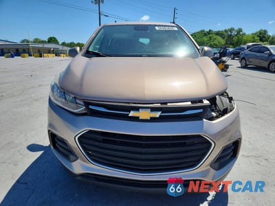 Piąte zdjęcie samochodu w środku: 2018 CHEVROLET TRAX LS VIN:3GNCJKSB1JL206346 - miniatura