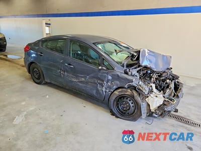 Czwarte zdjęcie samochodu z boku: 2015 KIA FORTE LX VIN:KNAFX4A62F5423140 - miniatura