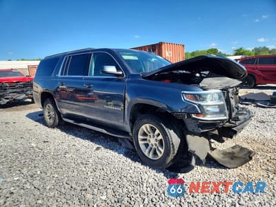 Czwarte zdjęcie samochodu z boku: 2020 CHEVROLET SUBURBAN C1500 LT VIN:1GNSCHKC7LR139720 - miniatura