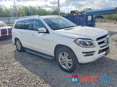 Czwarte zdjęcie samochodu z boku: 2015 MERCEDES-BENZ GL 450 4MATIC VIN:4JGDF6EE3FA551870 - miniatura
