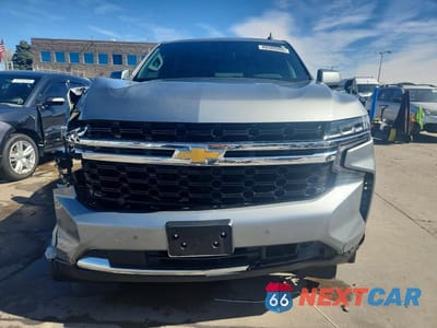 Piąte zdjęcie samochodu w środku: 2024 CHEVROLET SUBURBAN K1500 LS VIN:1GNSKBKT2RR358707 - miniatura