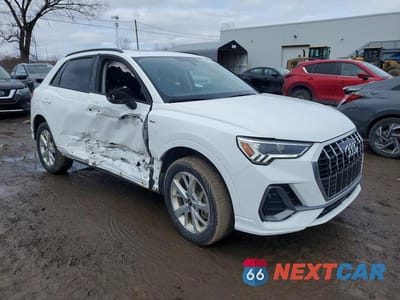 Czwarte zdjęcie samochodu z boku: 2024 AUDI Q3 KOMFORT 45 2.0 TF VIN:WA1DECF36R1025704 - miniatura
