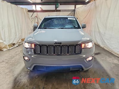 Piąte zdjęcie samochodu w środku: 2020 JEEP GRAND CHEROKEE LAREDO VIN:1C4RJFAG7LC416696 - miniatura