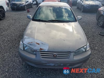 Piąte zdjęcie samochodu w środku: 1998 TOYOTA CAMRY LE VIN:4T1BG22K0WU342270 - miniatura