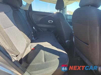 Zdjęcie 10 z 12 samochodu: 2018 KIA SOUL + VIN:KNDJP3A53J7510556 - miniatura